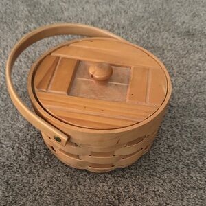 Round Woven Basket with Handle